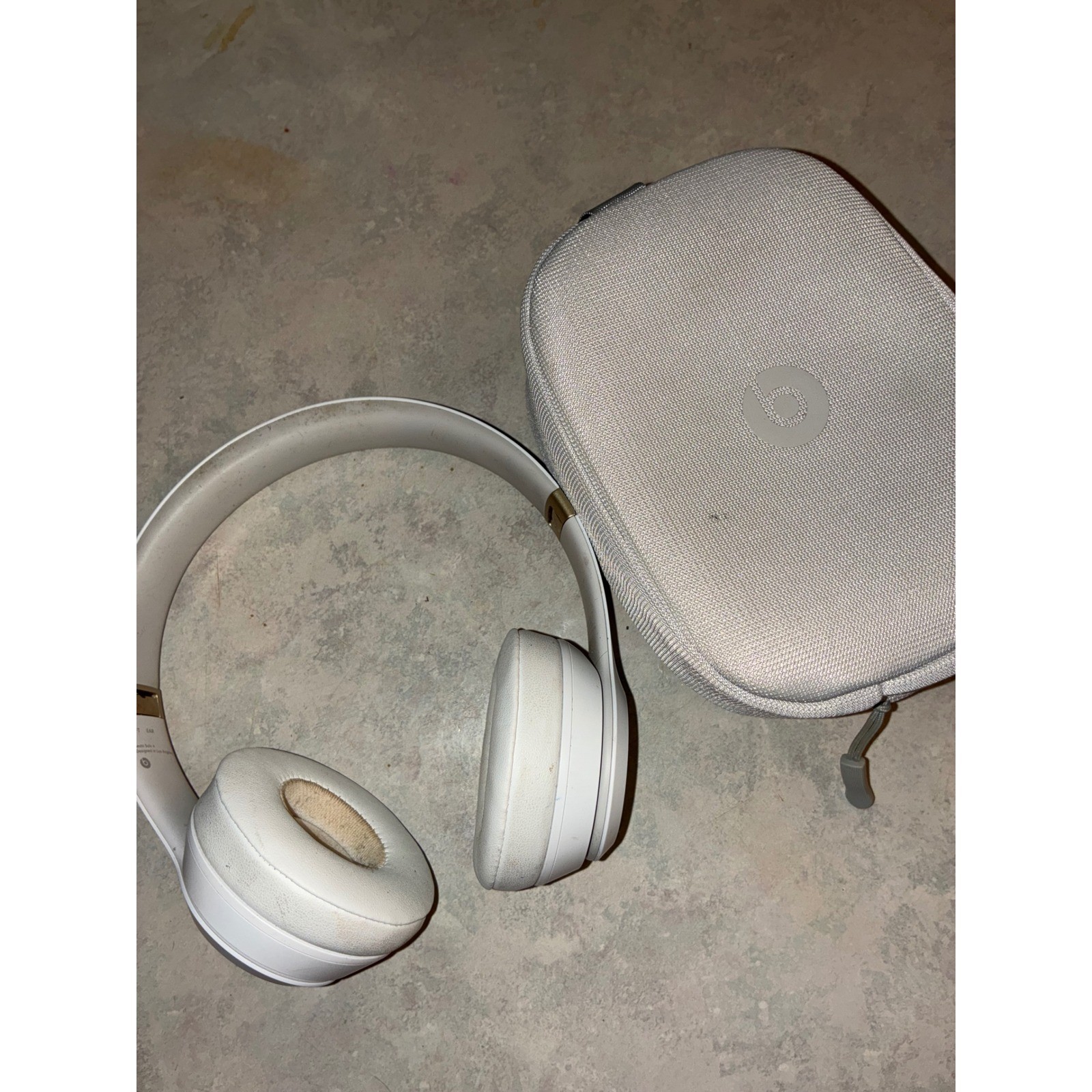 Beats Solo 4 Wireless Bluetooth On-Ear Headphones Warm White Gold MUW33LL/A