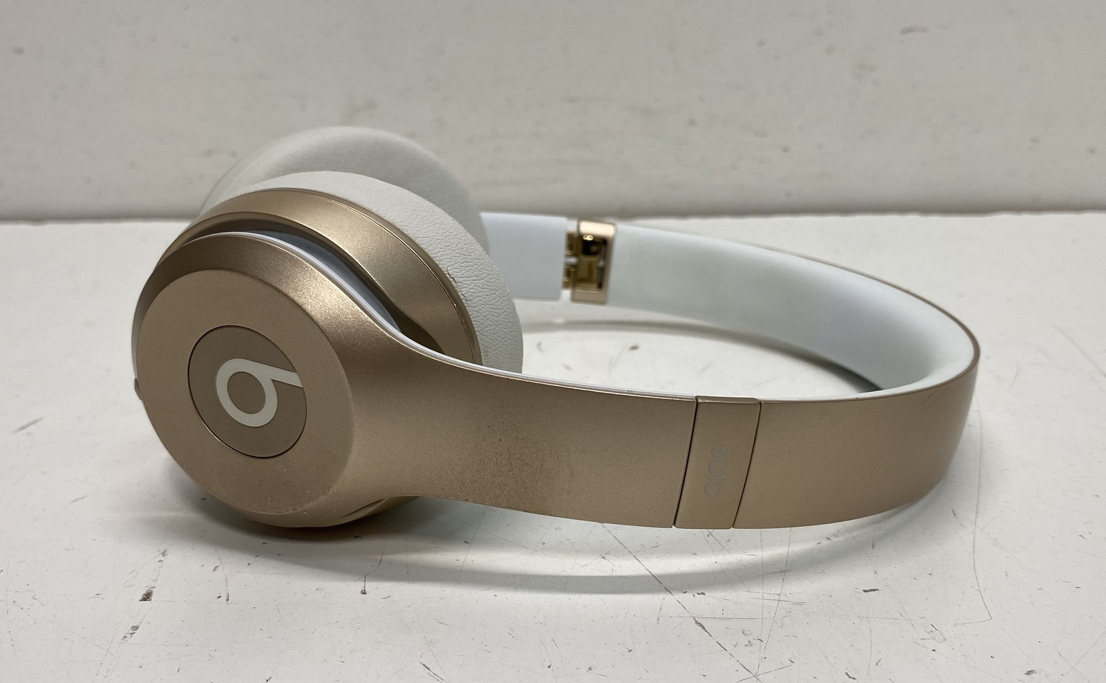 Beats Solo Wireless On-Ear Headphones Gold White With Case Power On Tested As-Is