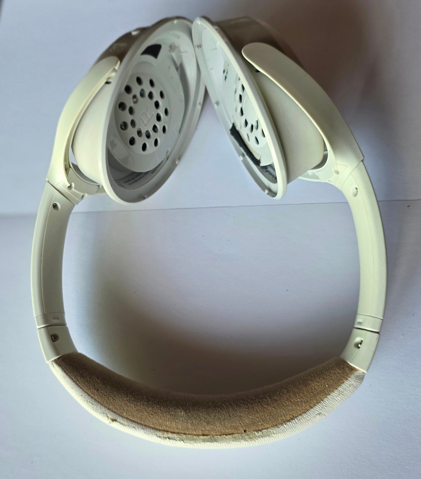 White Bose Soundlink Around Ear II Wireless Headphones wt WEAR & MISSING EARPADS