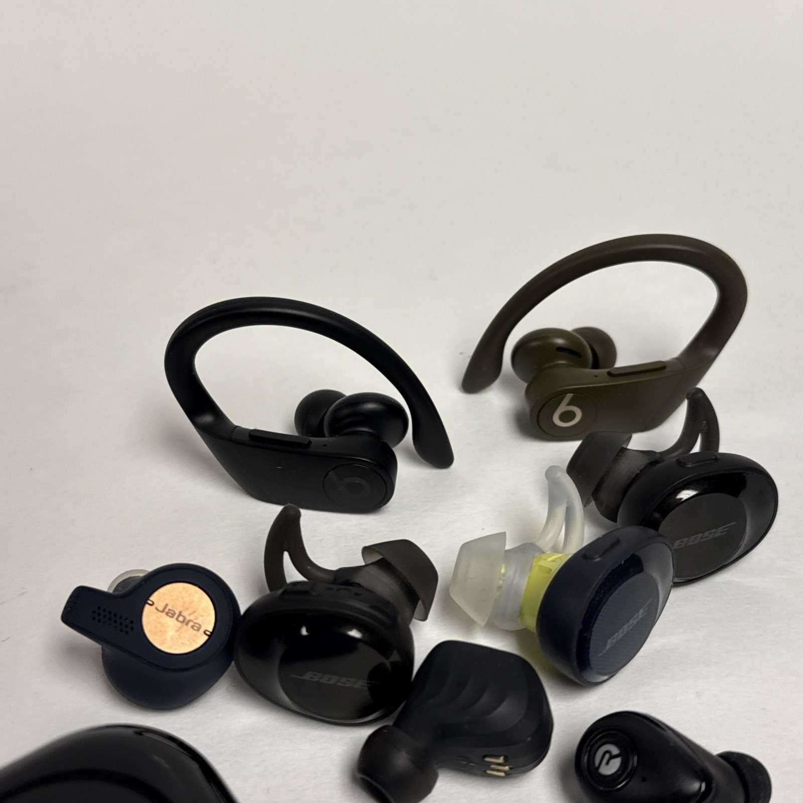 Lot of Bose 9 SoundSport Free Beats ECT Earbuds Headphones For Parts ASIS READ⚠️