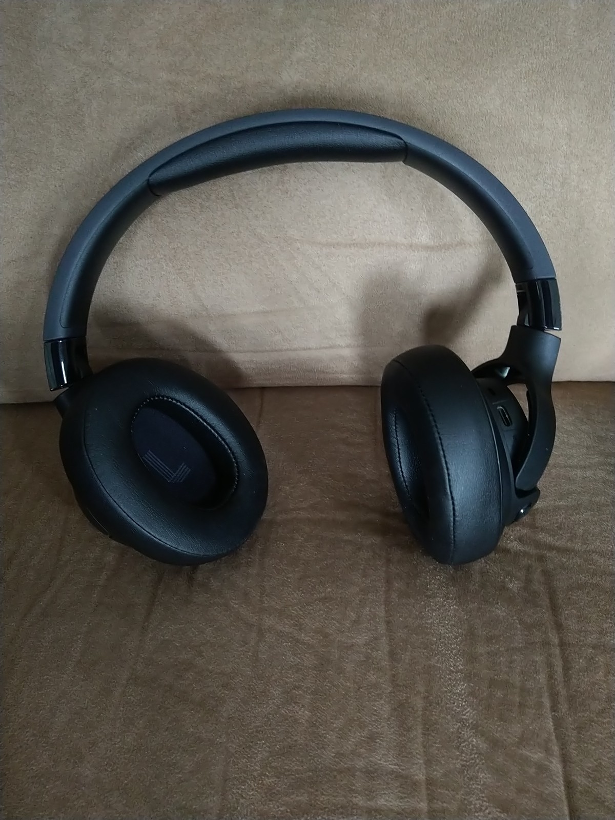 JBL Tune 720BT – wireless over-ear headphones- Black