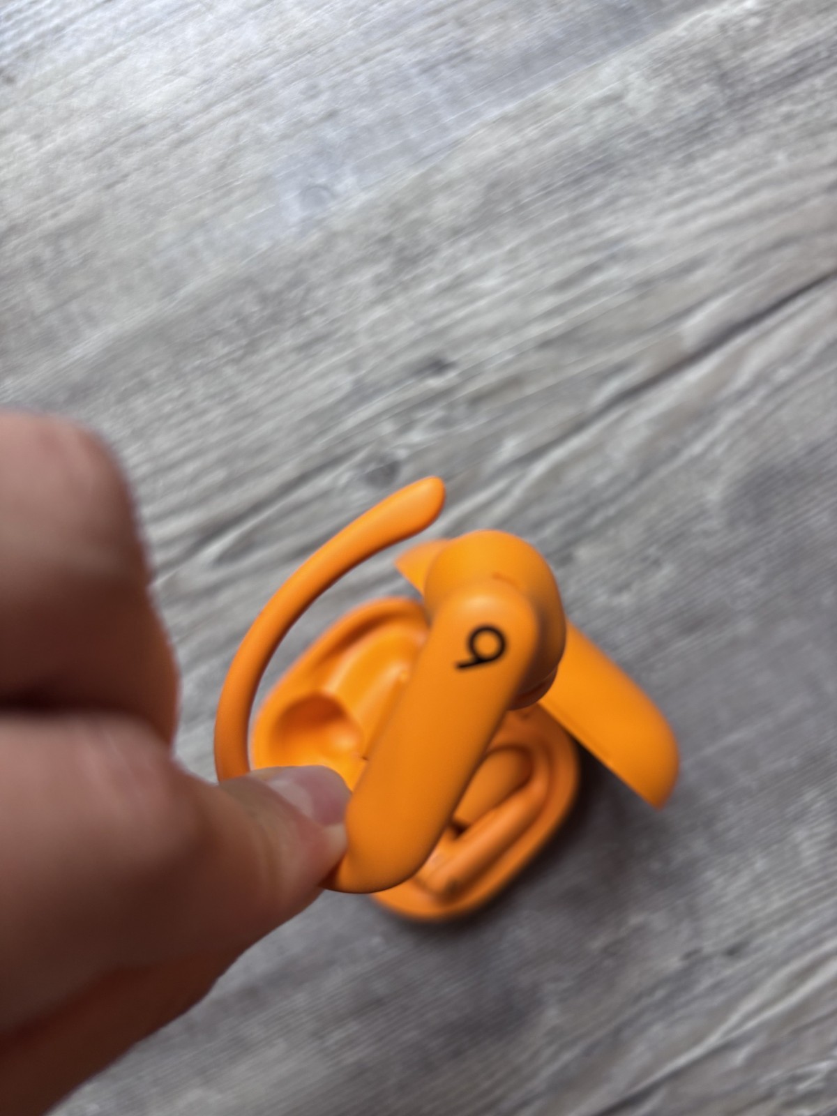 Powerbeats 2 by Dr. Dre Pro Wireless Earphones – Electric Orange