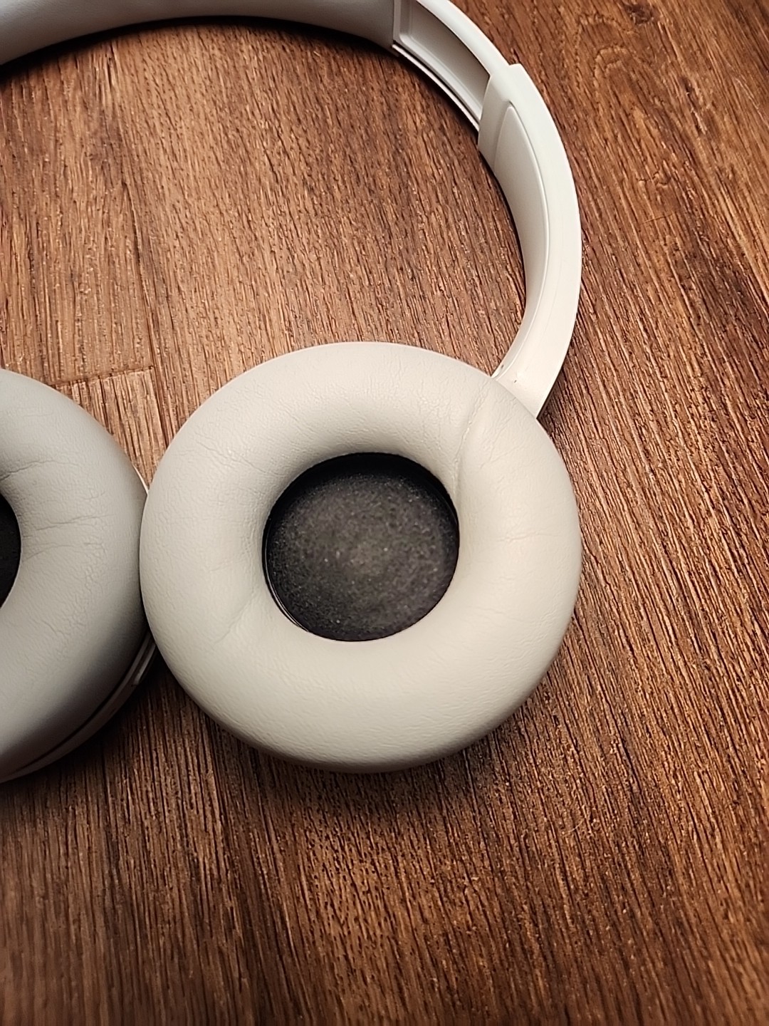 Sony YY2958 Wireless On-Ear Bluetooth Headphones White WH-CH520