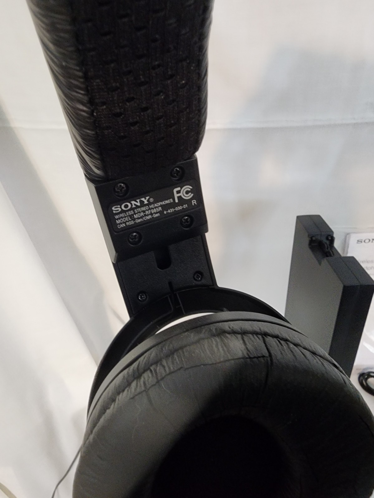 Sony MDR-RF985RK Wireless RF Headphones System w Base Open Box