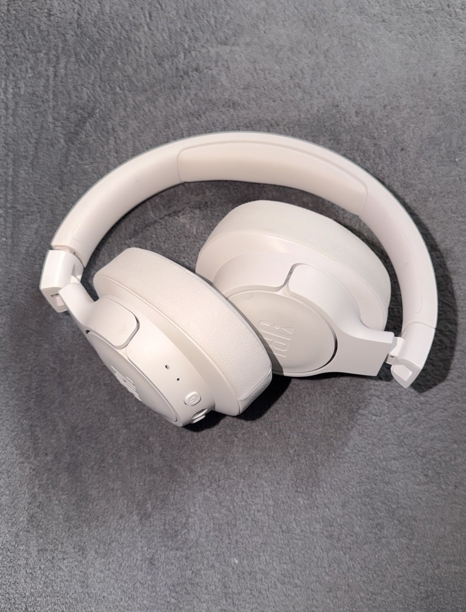 JBL Tune 710BT, Wireless Over-Ear Headphones, White