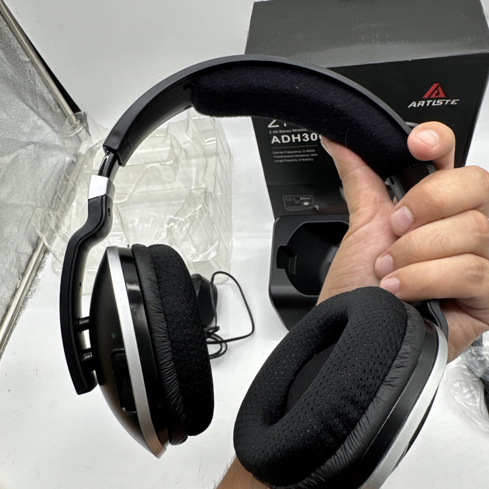Artiste TV 2.4GHZ RF Wireless Over Ear Digital Stereo Headset w/Dock Working