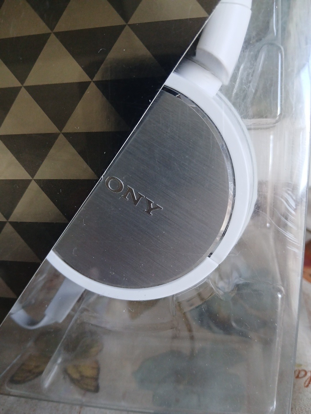 Sony MDR Z600 Headphones White/Silver NEW 2011 Walkman Ipod Smartphone L Stereo
