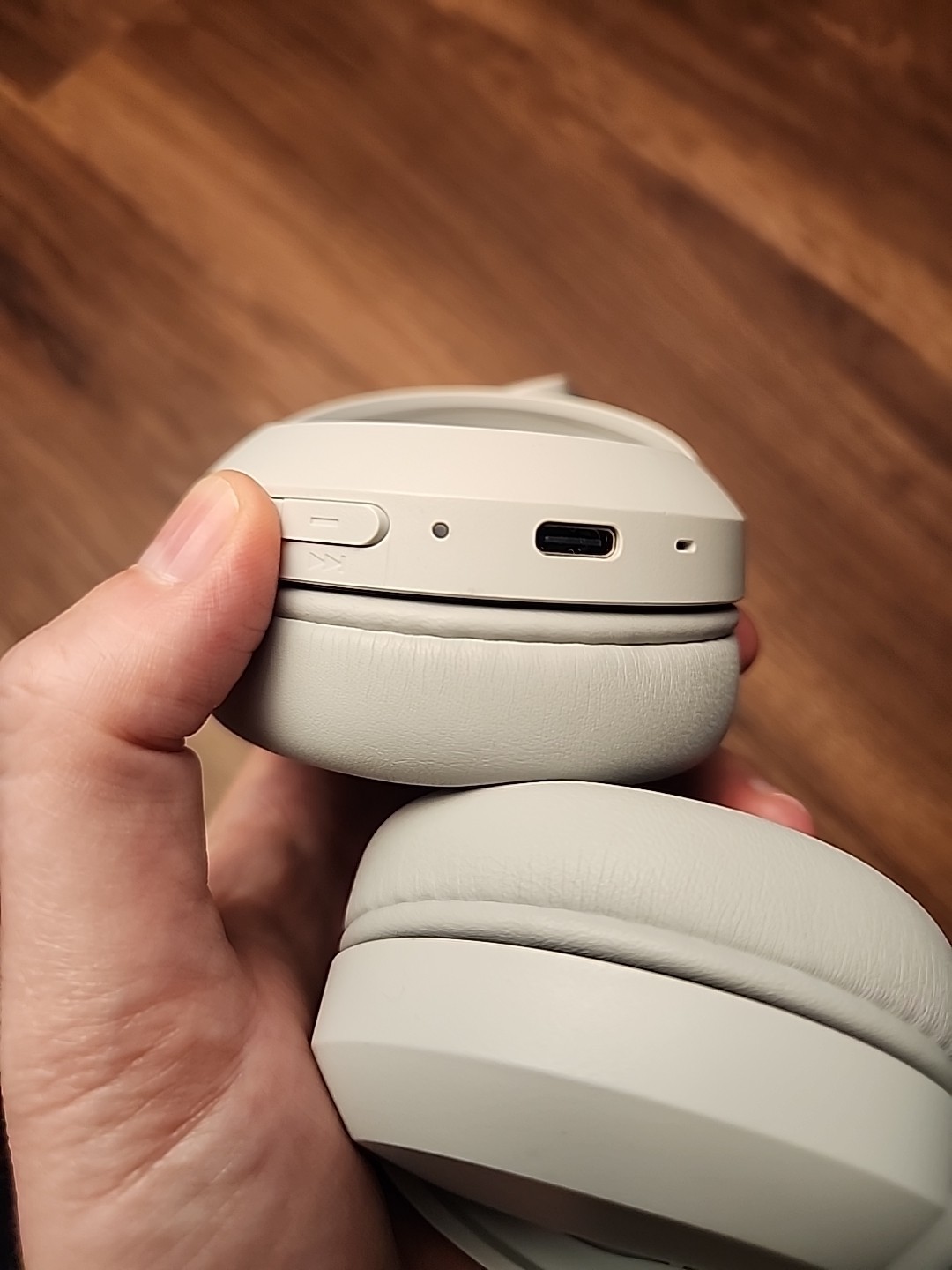 Sony YY2958 Wireless On-Ear Bluetooth Headphones White WH-CH520