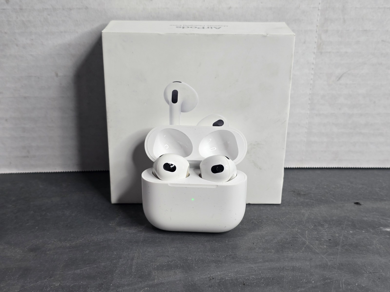 Apple AirPods 3rd generation White Model: MME73AM/A No Lightning Cable