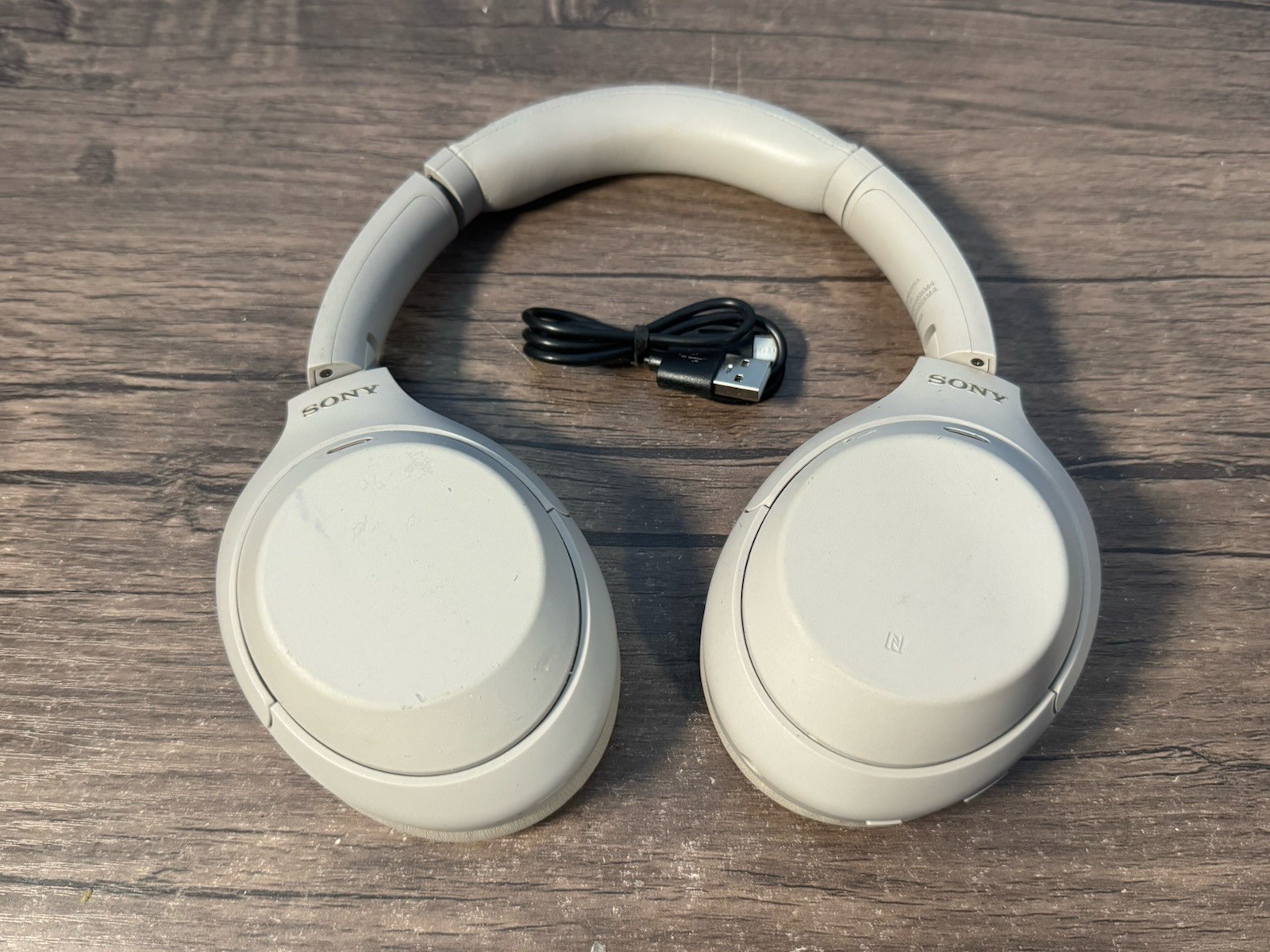 Sony WH-1000XM4 Over the Ear Noise Cancelling Wireless Headphones Silver/Beige