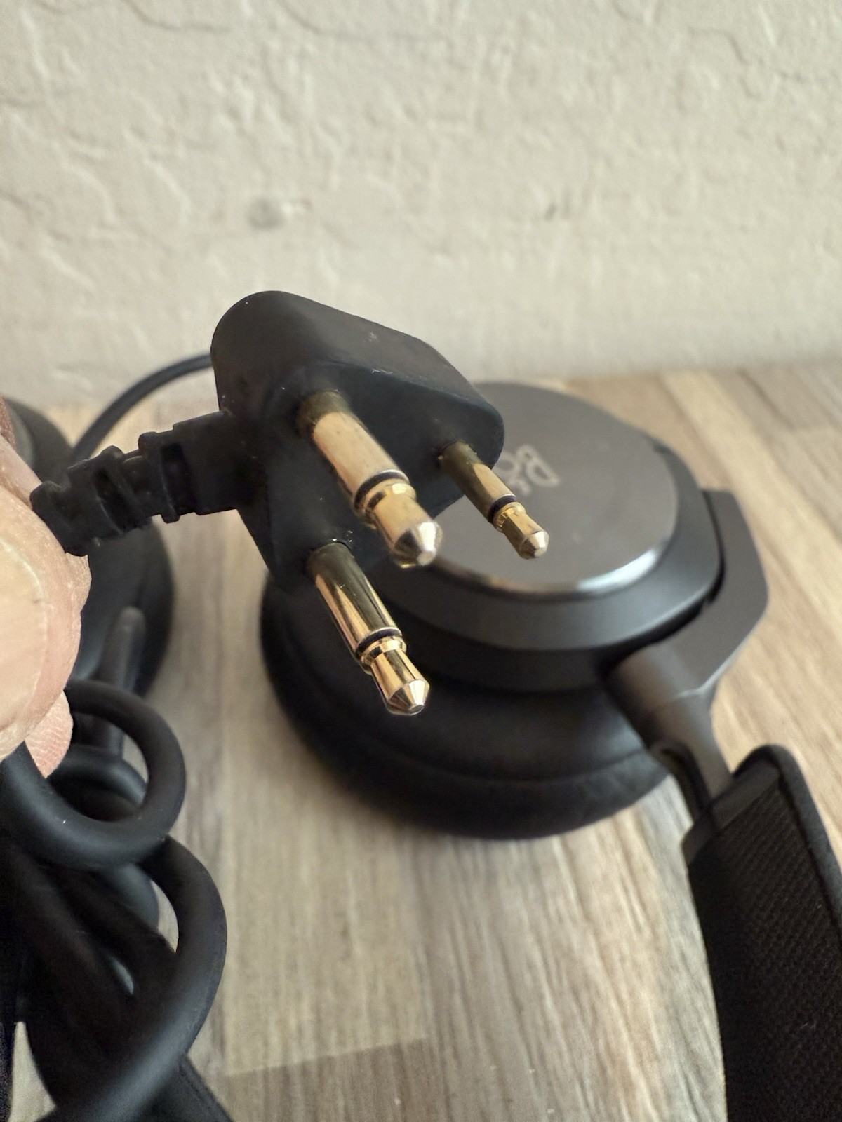 Bang & Olufsen American Airlines Flight Headphones 3 Prong Jack W/ Case