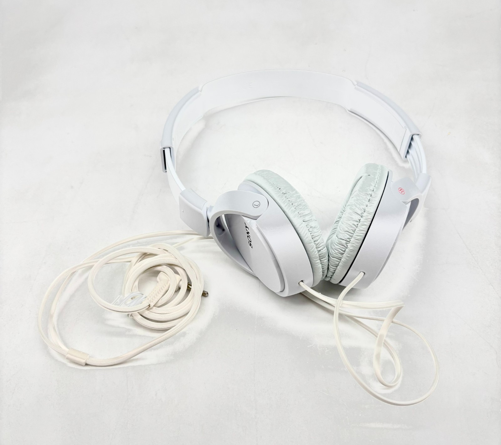 Sony Wired On The Ear Stereo Headphones Model MDR-ZX110 – White