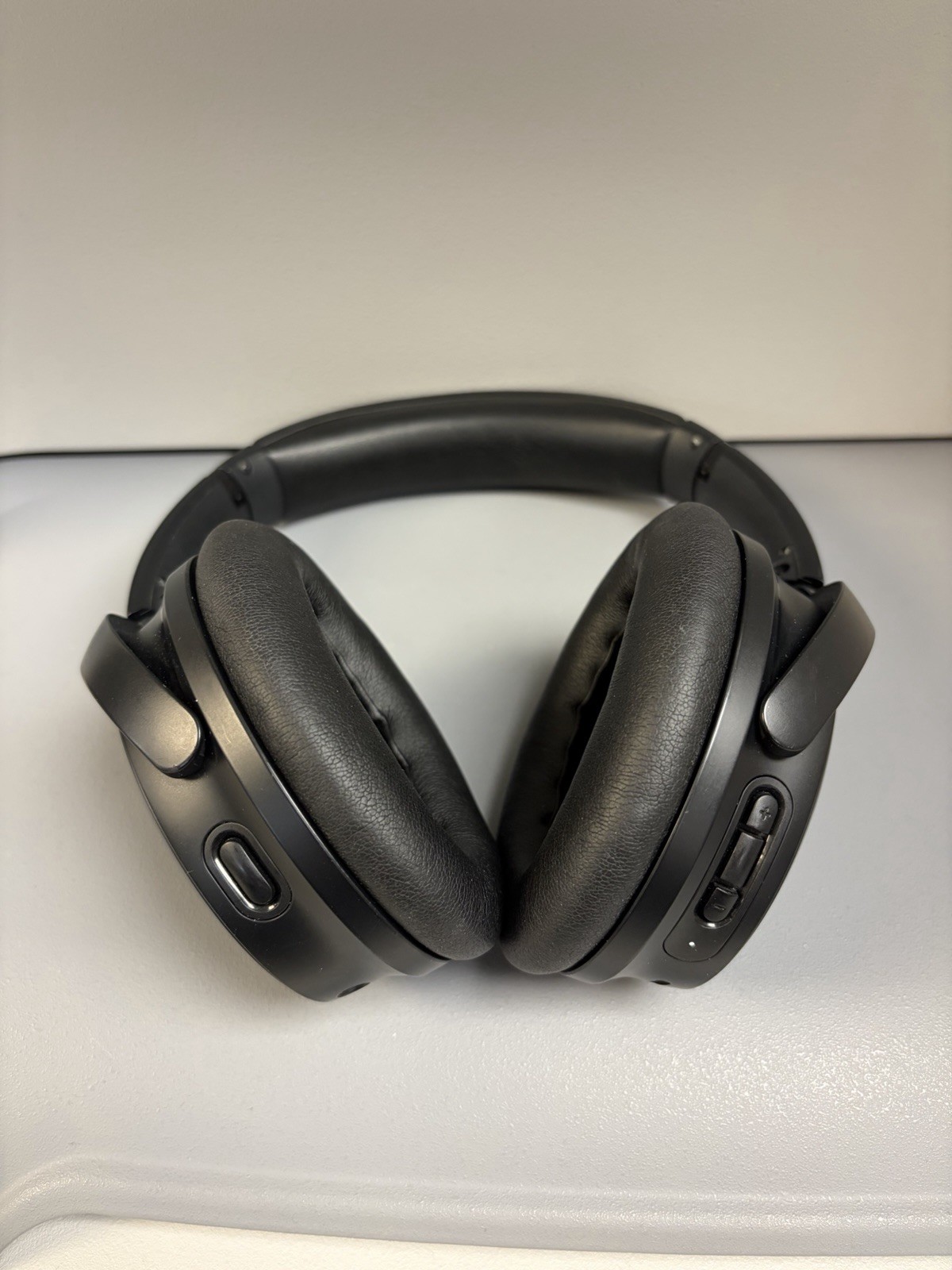 Bose QuietComfort Wireless Over-the-Ear Noise Cancelling Headphones & Case Black