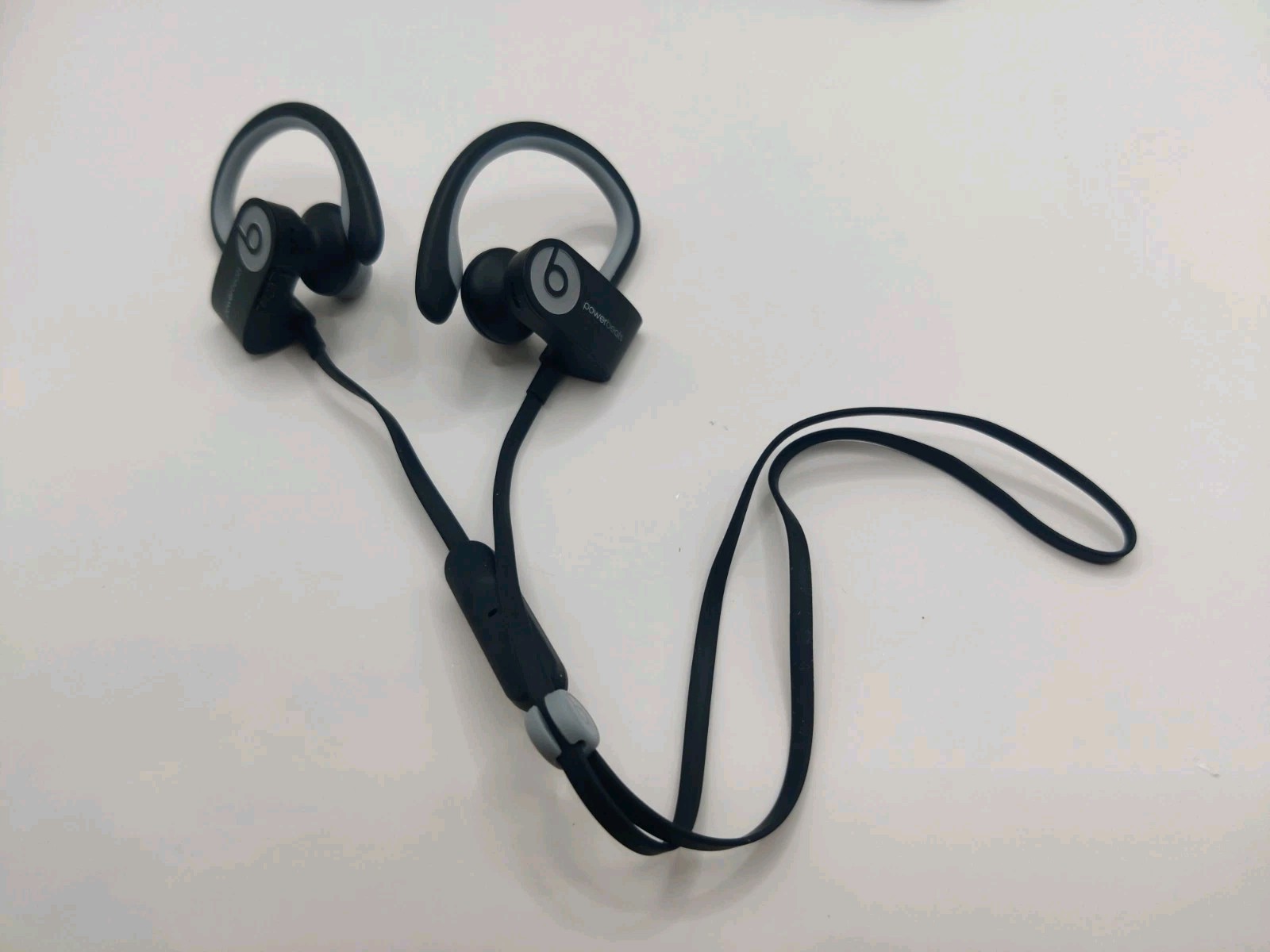 Beats By Dr. Dre Powerbeats2 Wireless Headphones Bluetooth Earbuds Black/Gray