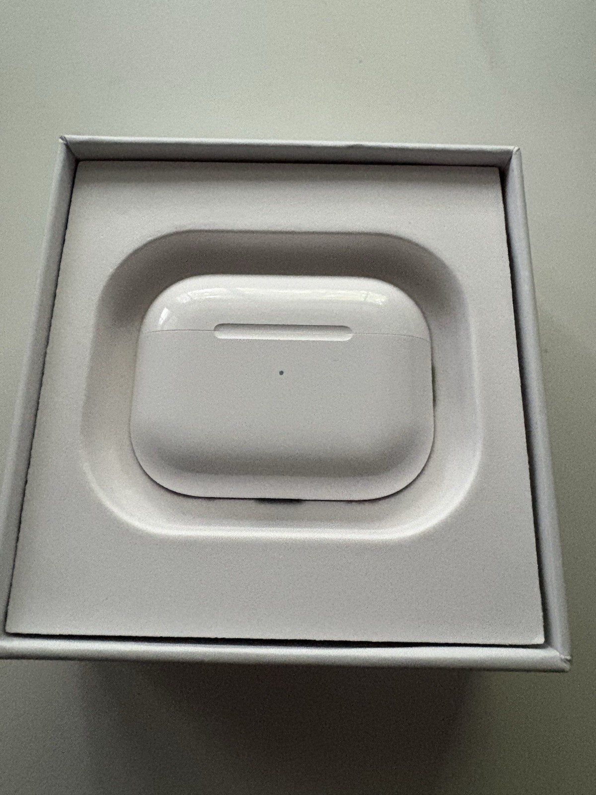 Apple AirPods Pro 2nd Gen White w/ MagSafe USB-C Case, ANC/Transparency