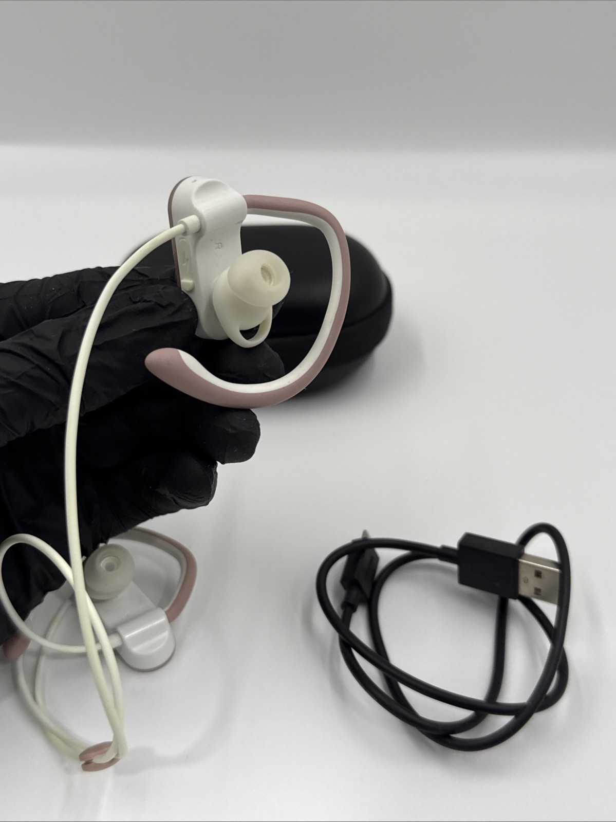Blackweb A002 In-Ear Wireless Bluetooth Ear-hook Earbuds Read