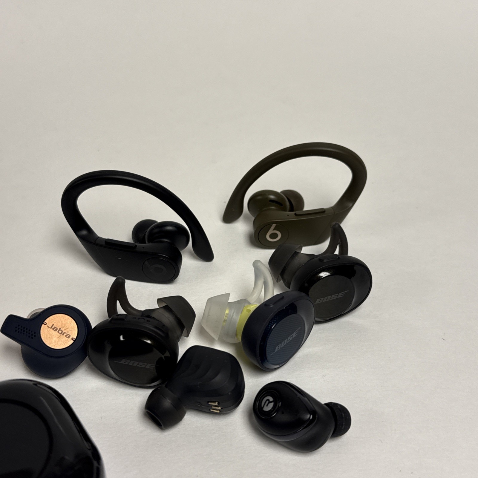 Lot of Bose 9 SoundSport Free Beats ECT Earbuds Headphones For Parts ASIS READ⚠️