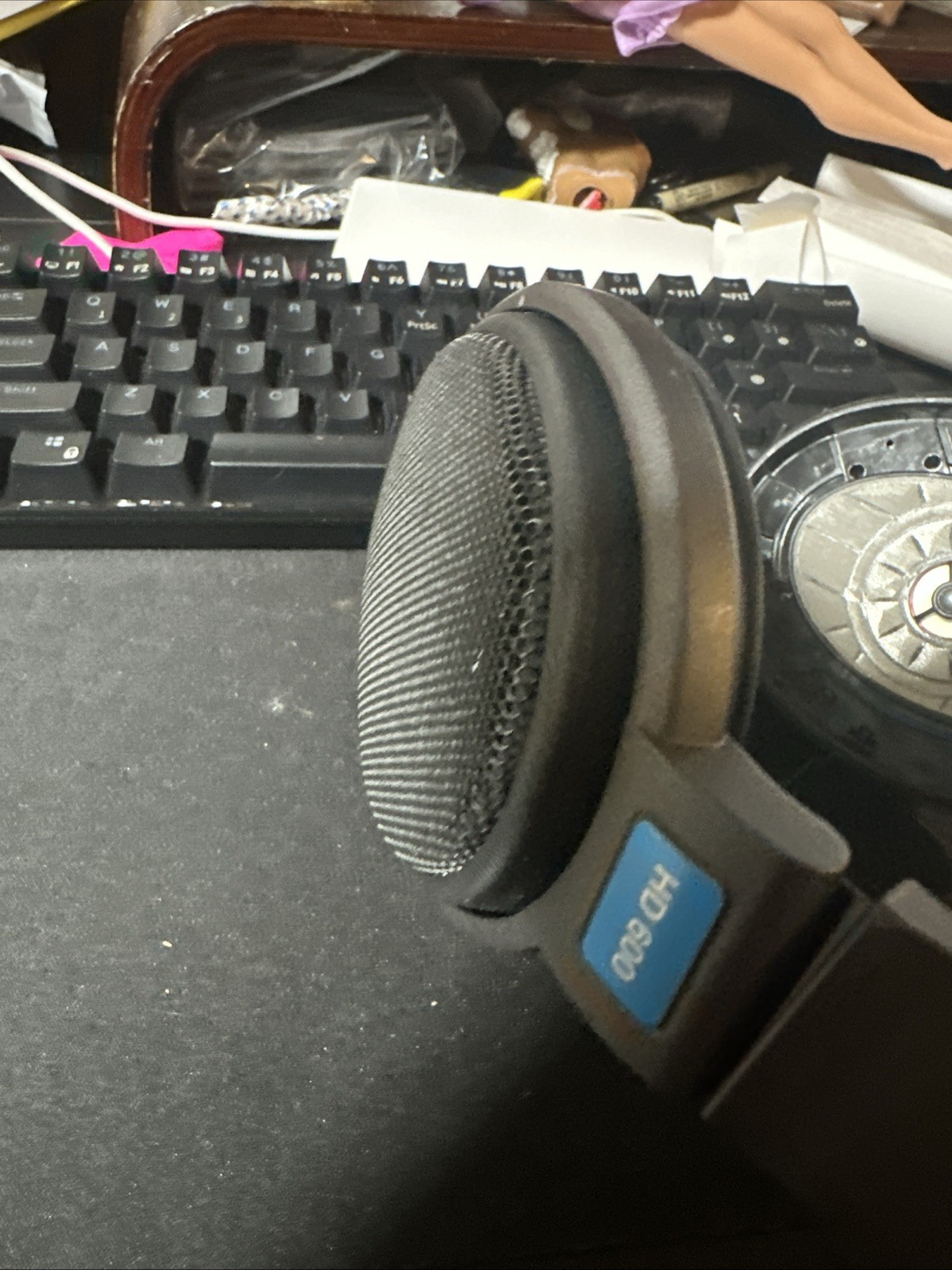 Sennheiser HD 600 Open-back Audiophile/Professional Headphones READ DESCRIPTION