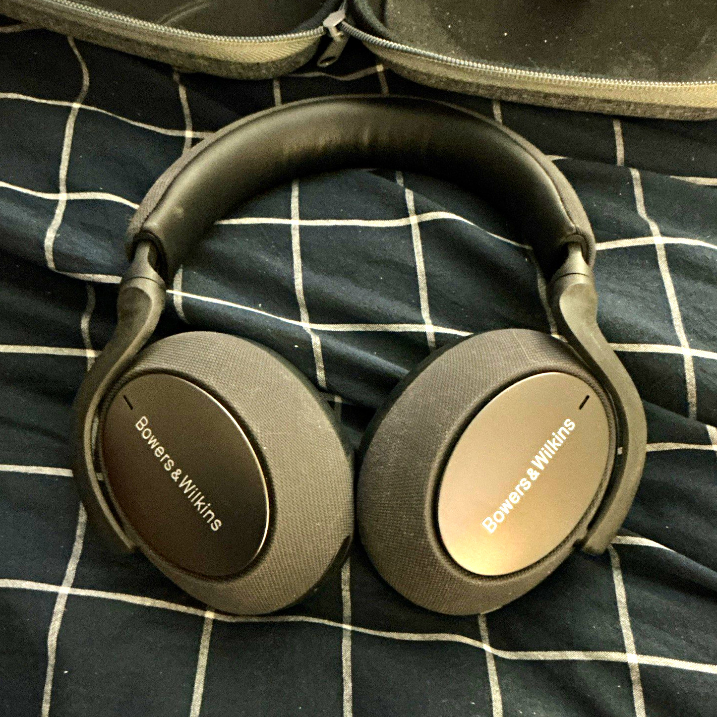 Bowers & Wilkins PX7 Over-Ear Bluetooth USB-C 3.5mm Black/Gray Case