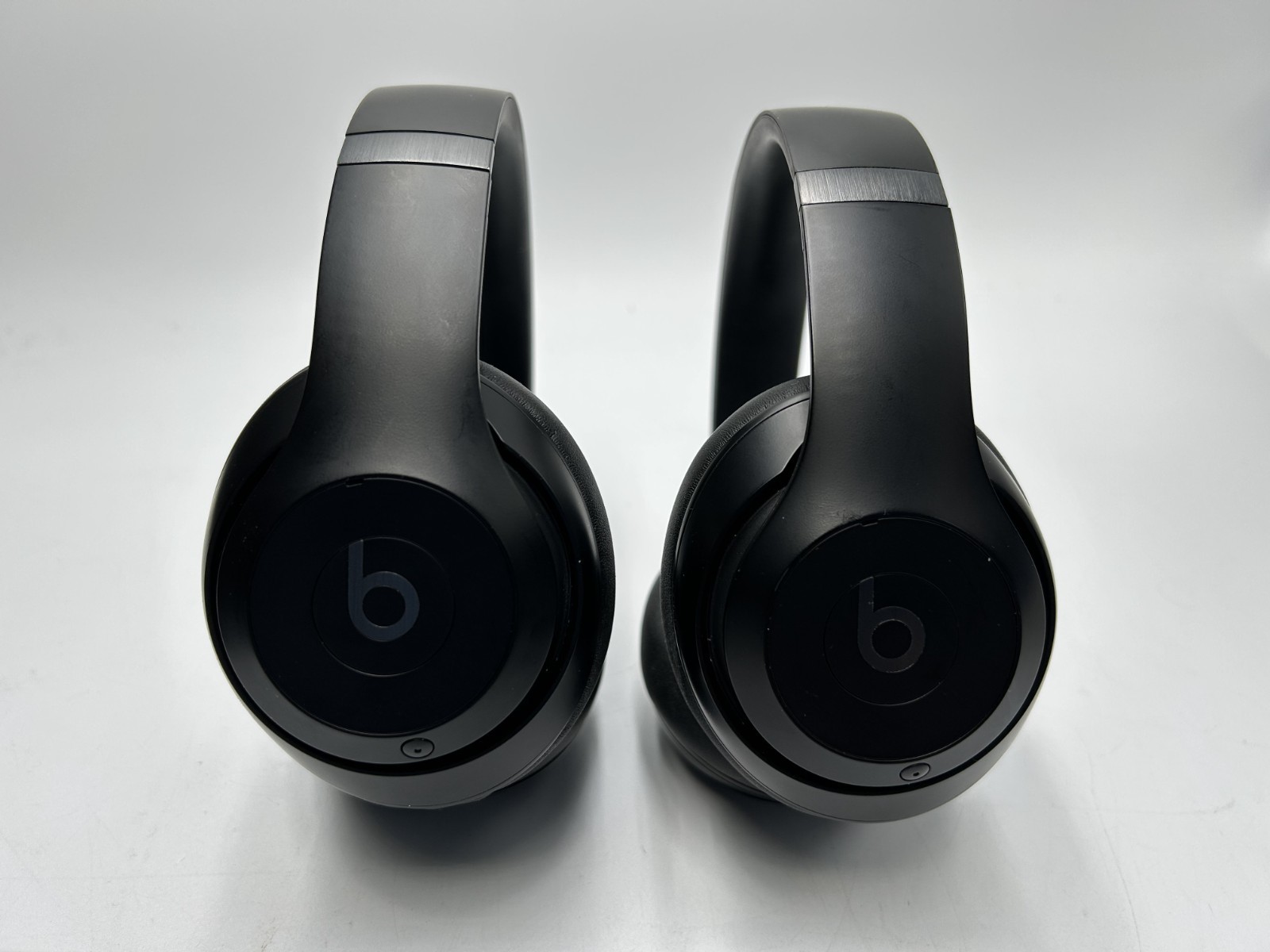 LOT OF 4 Assorted Beats Audio Devices – Black – Tested Working (C-61)