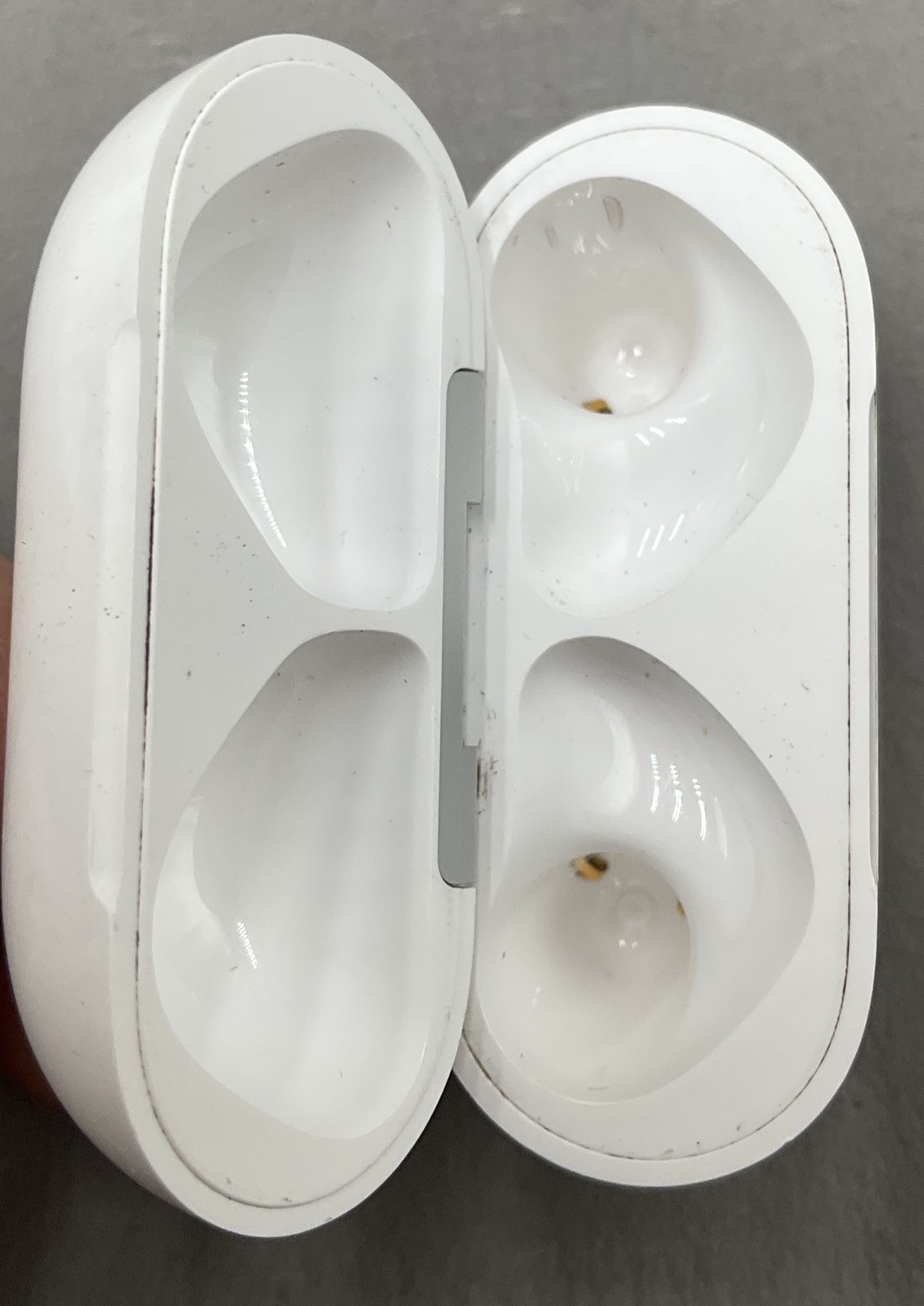 Apple AirPods 4 Earbuds w/ USB-C Case in White-A3053 VG