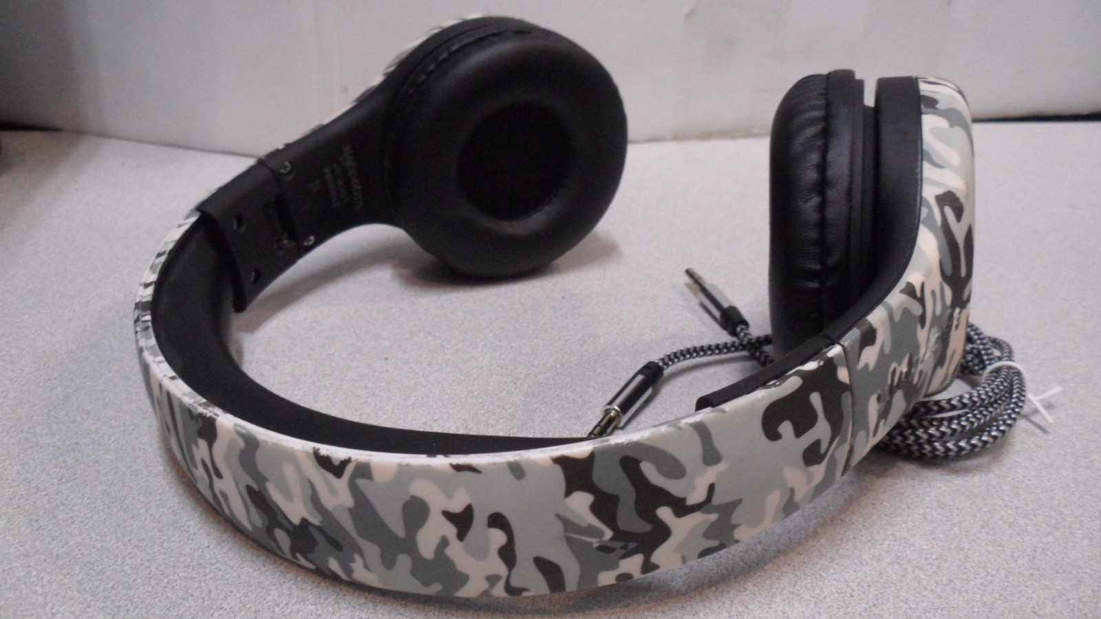 LilGadgets Connect+ Pro Over-Ear Kids Wired Headphone Snow Camo LGCR-O7