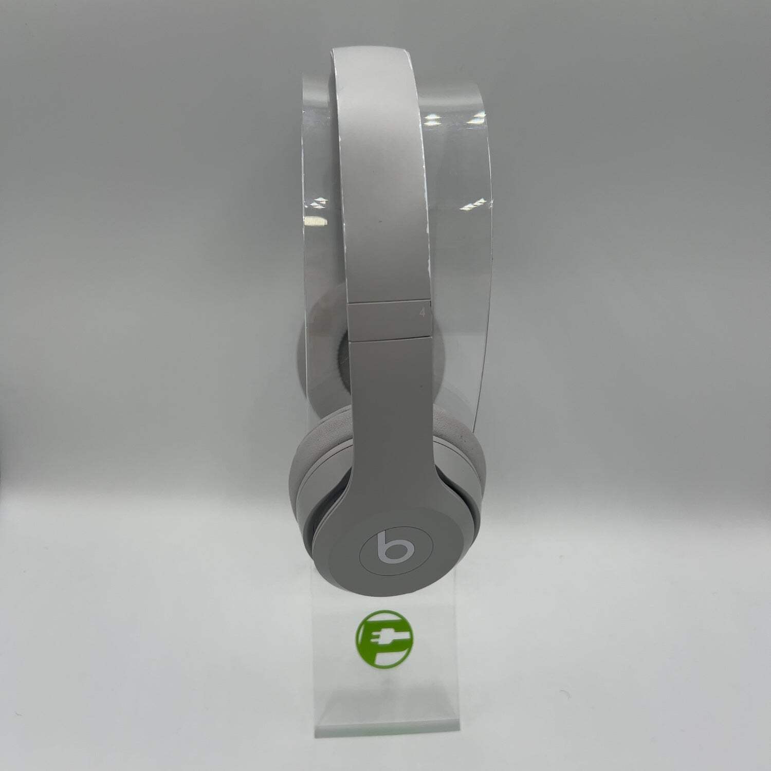 Beats Studio Pro Wireless Over-Ear Bluetooth Headphones Black Gold MUW23LL/A