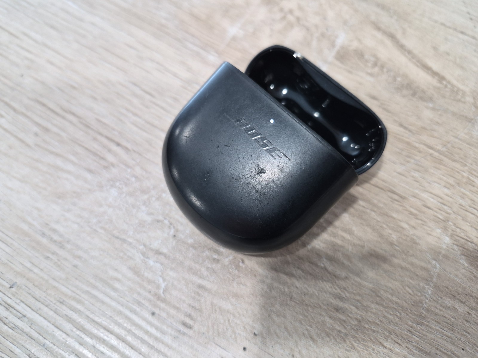 Original Bose QuietComfort Earbuds II CHARGING CASE – Black (WEAR, SCRATCHES)
