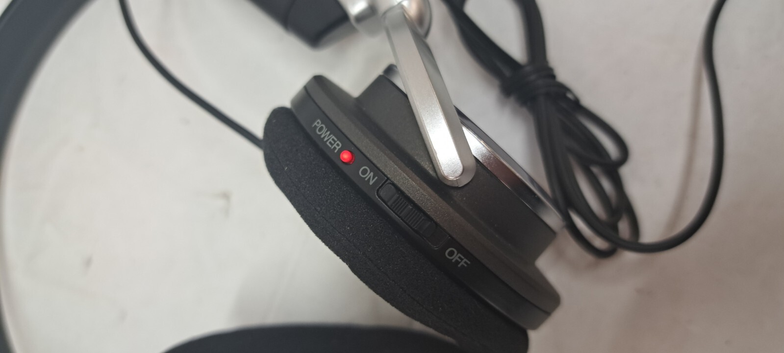 Sony Headphones – MDR-NC6 – Silver Noise Canceling & Bag