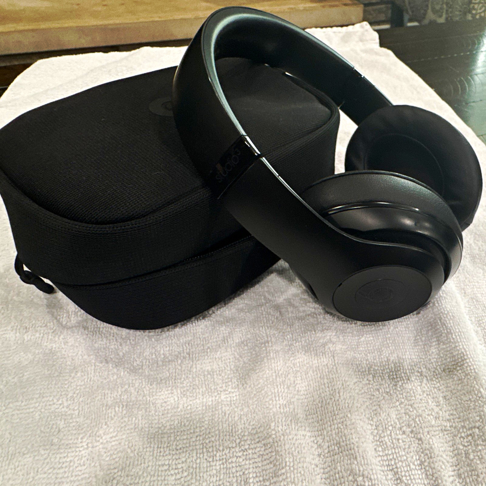 Beats by Dr. Dre Studio3 Wireless Bluetooth Over-Ear Headphones w/ Case Black