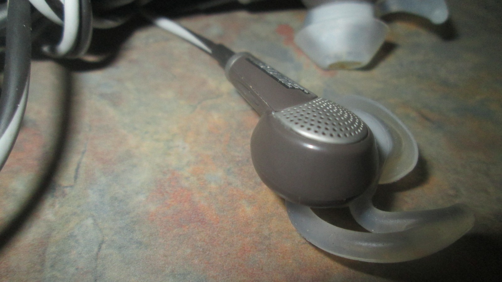 Bose QuietComfort 20 Noise Cancelling Headpone Bose QC20 Earbuds