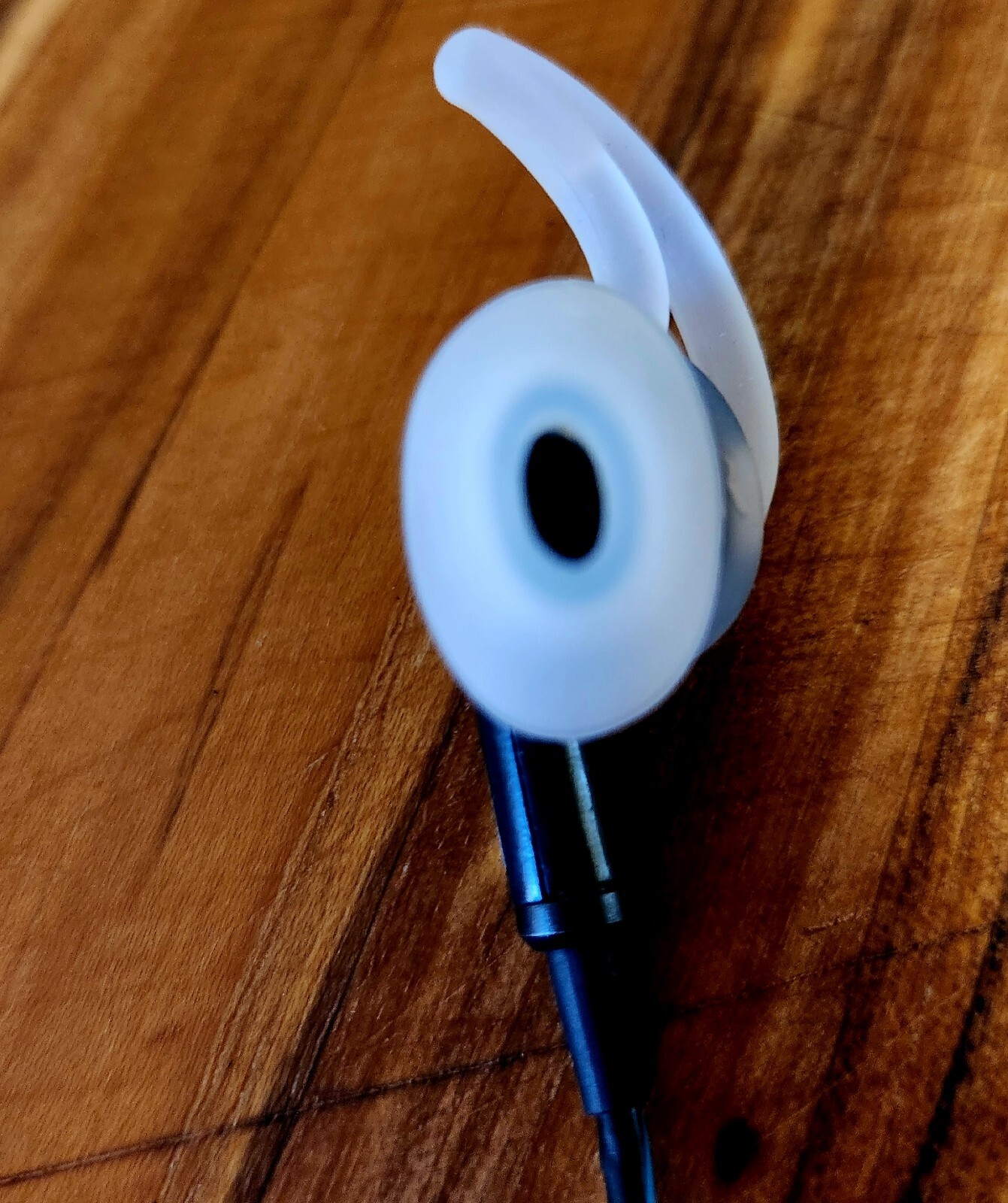Bose QuietComfort QC 20 In-Ear Noise Cancelling Headphones – Blue/Black