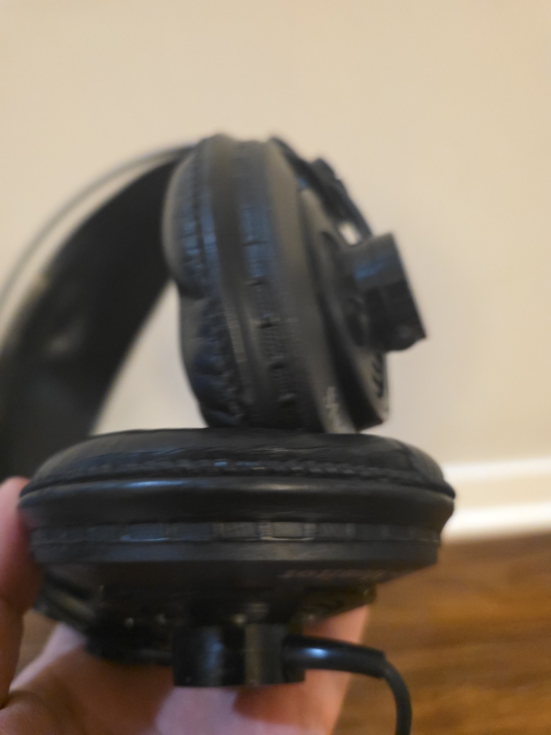AKG STUDIO MONITOR HEADPHONES
