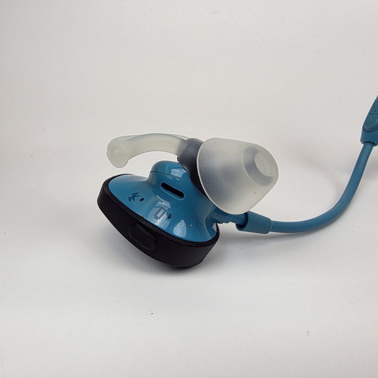 Bose SoundSport Wireless Bluetooth Earbuds Sport Headphones w/ Case