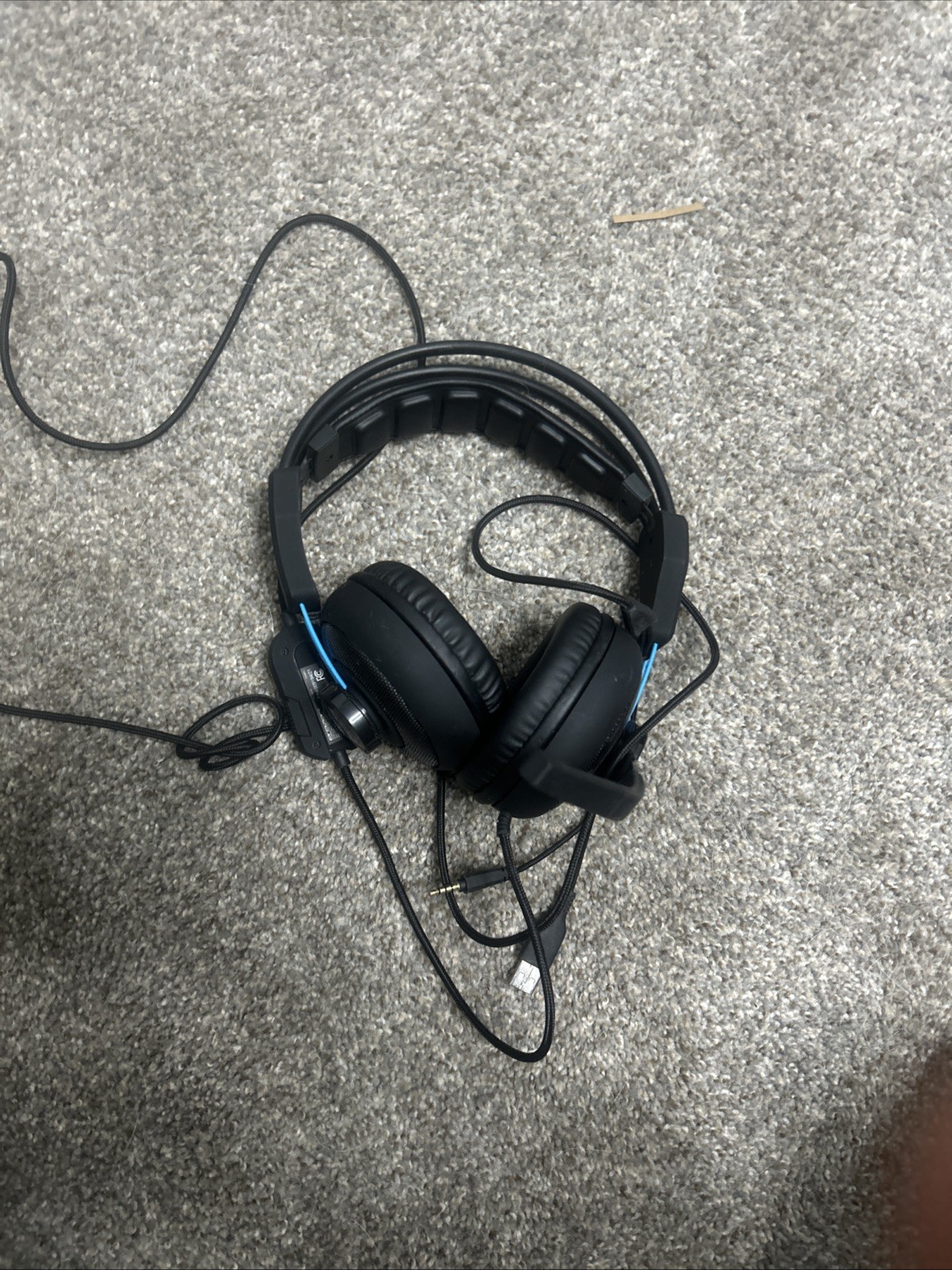 Erazer gaming headset with mic