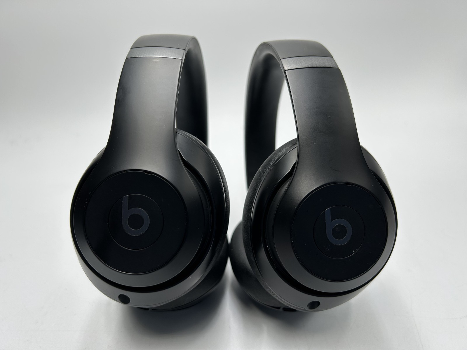 LOT OF 4 Assorted Beats Audio Devices – Black – Tested Working (C-61)