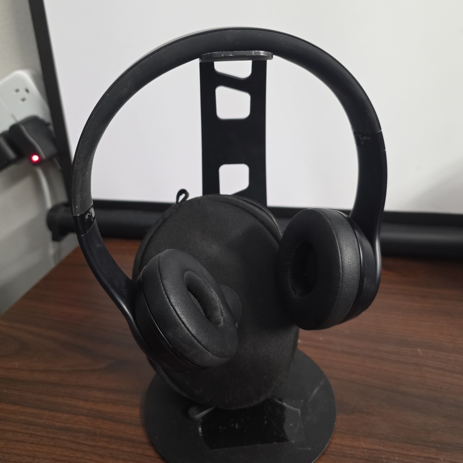 Beats by Dr. Dre Beats Solo 3 Wireless Bluetooth Headphones Gloss Black K