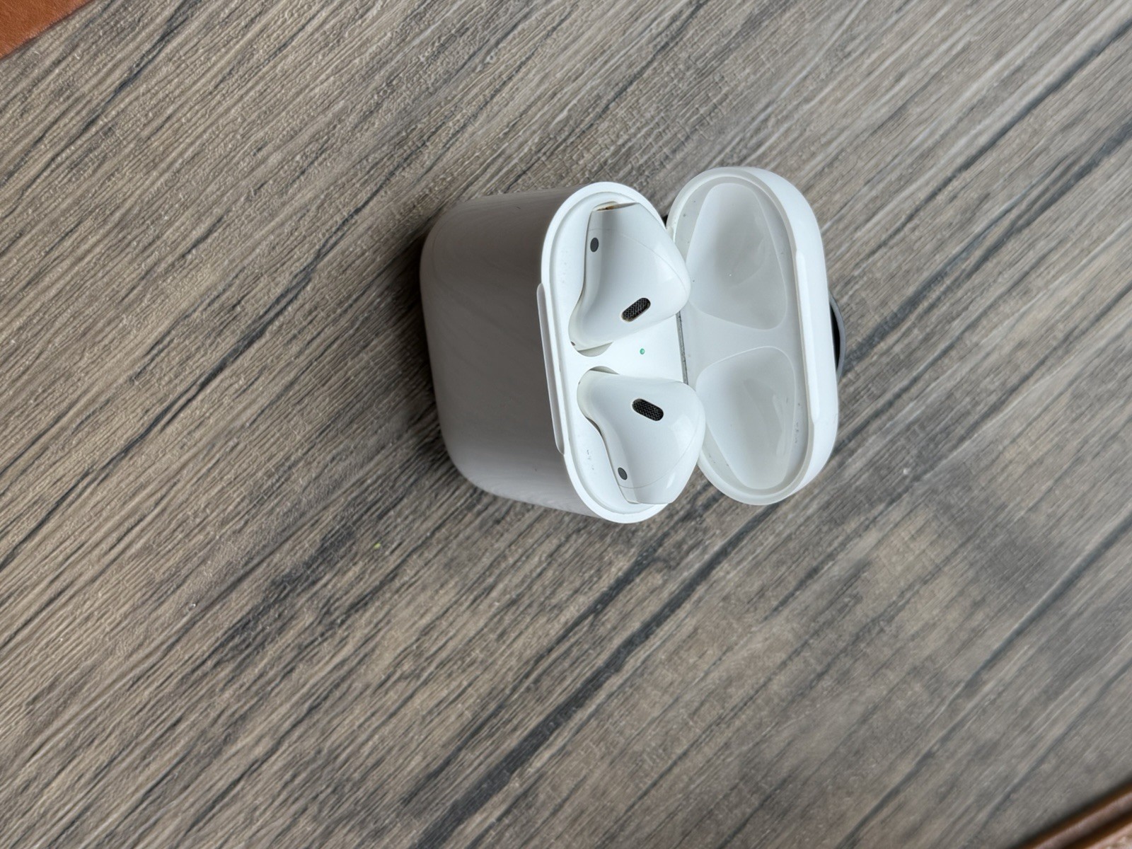 Apple AirPods gen 2 White In-Ear Bluetooth Wireless Earbuds w/ Charging Case.