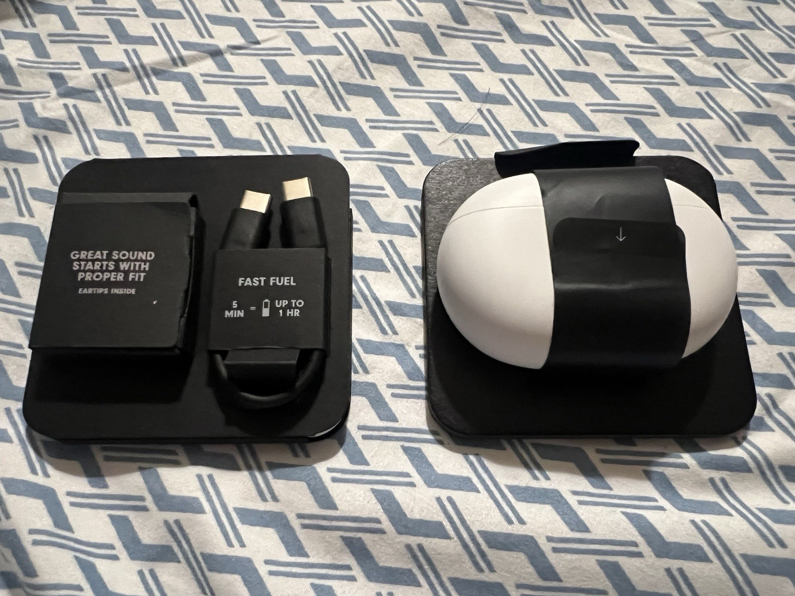 BEATS STUDIO BUDS WIRELESS NOISE CANCELLATION EARBUDS WHITE Complete Box Case