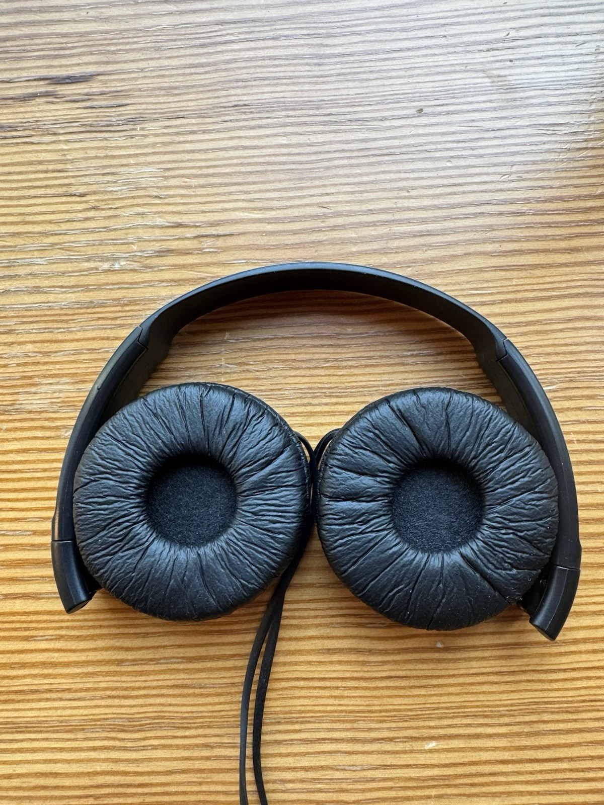 Sony MDR-ZX110 Wired Ear-Pad (On the Ear) Headband Headphones in Black. Used.