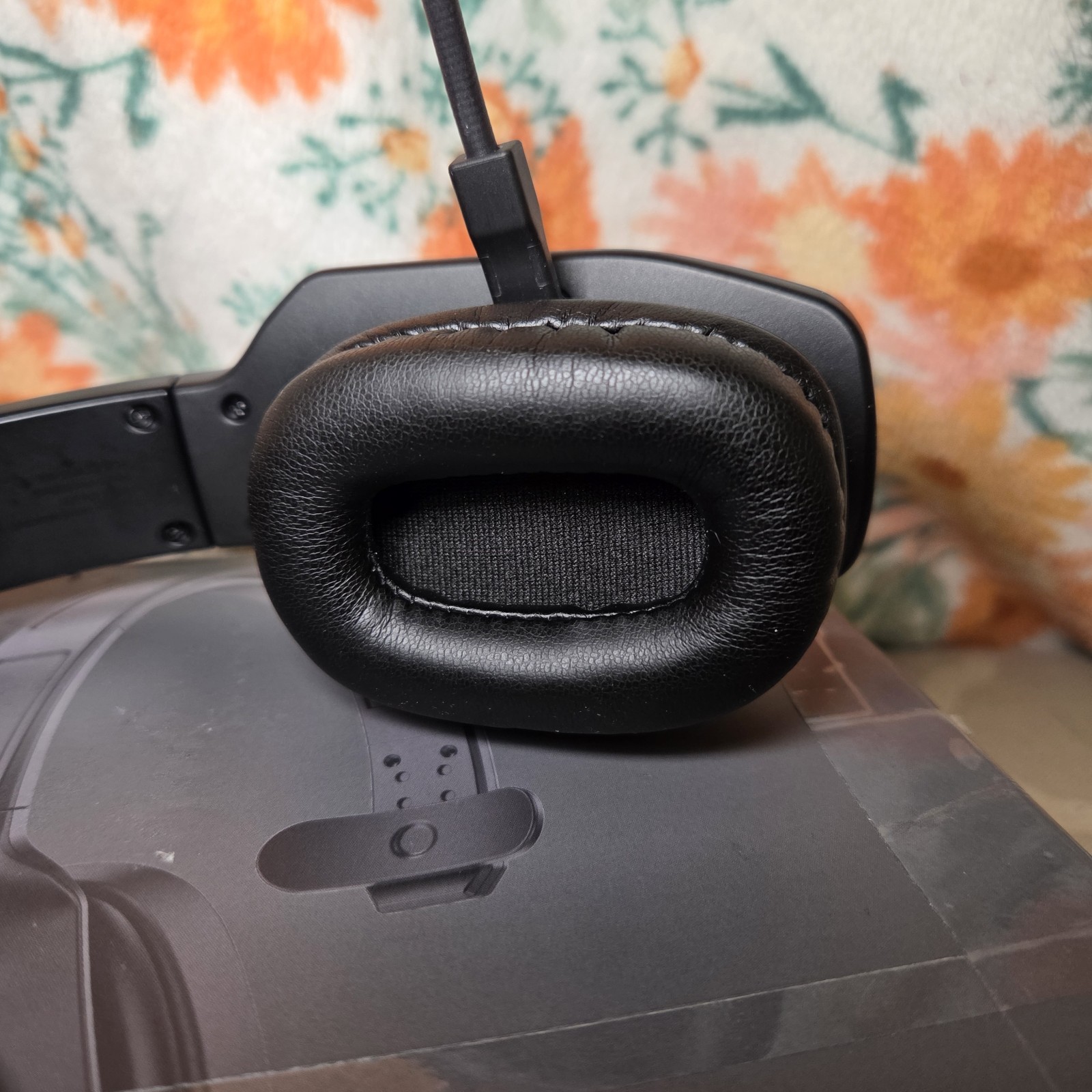 KH – 23 Directional Mic Design Wireless Headphones Open Box Tested