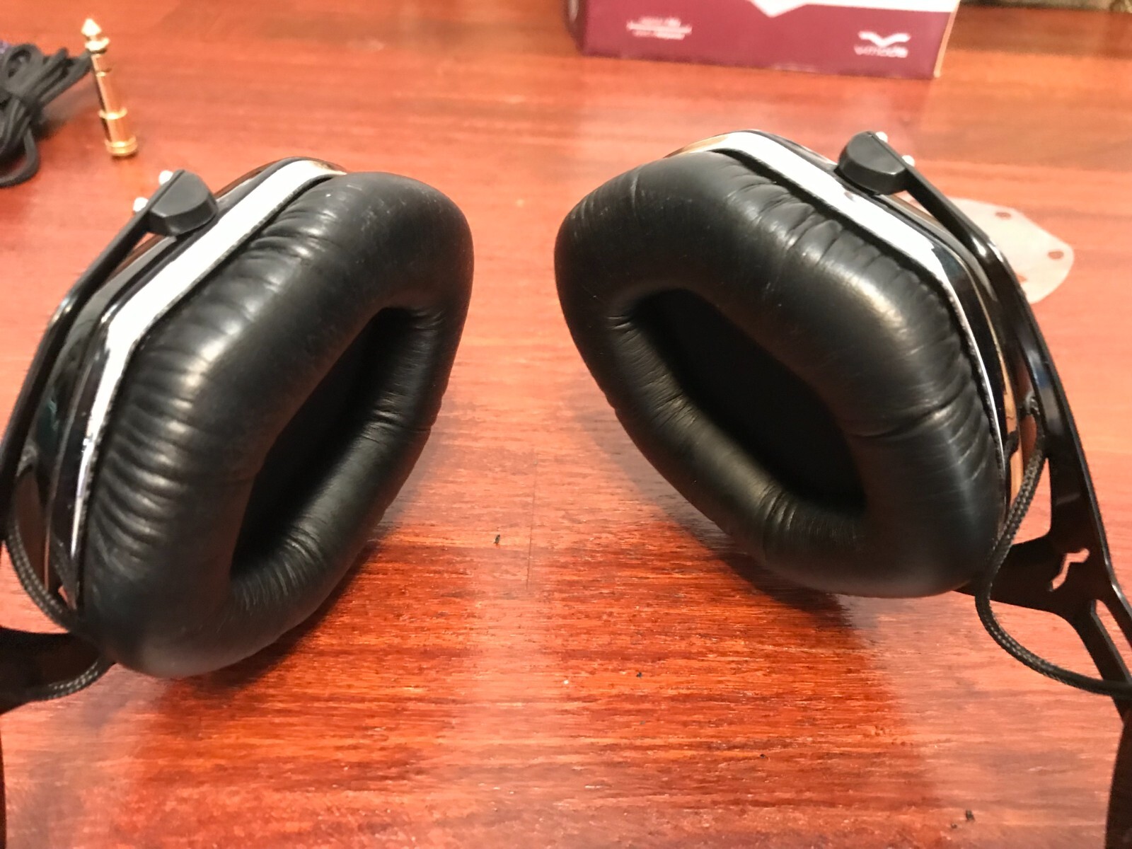 V-MODA Crossfade LP Nero (purple) – Black Leather Headphones