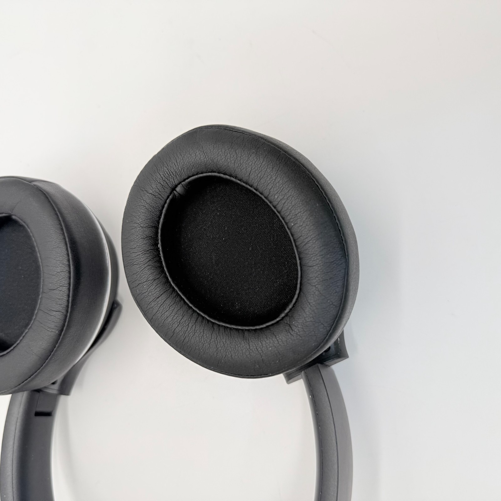 Raycon Black RBH820 Bluetooth Everyday Headphones Only Noise Cancelling