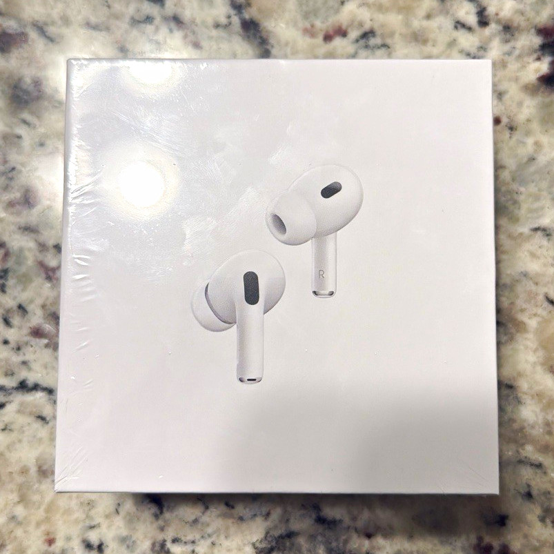 Apple AirPods Pro 2nd Gen MagSafe USB-C Charging Case White