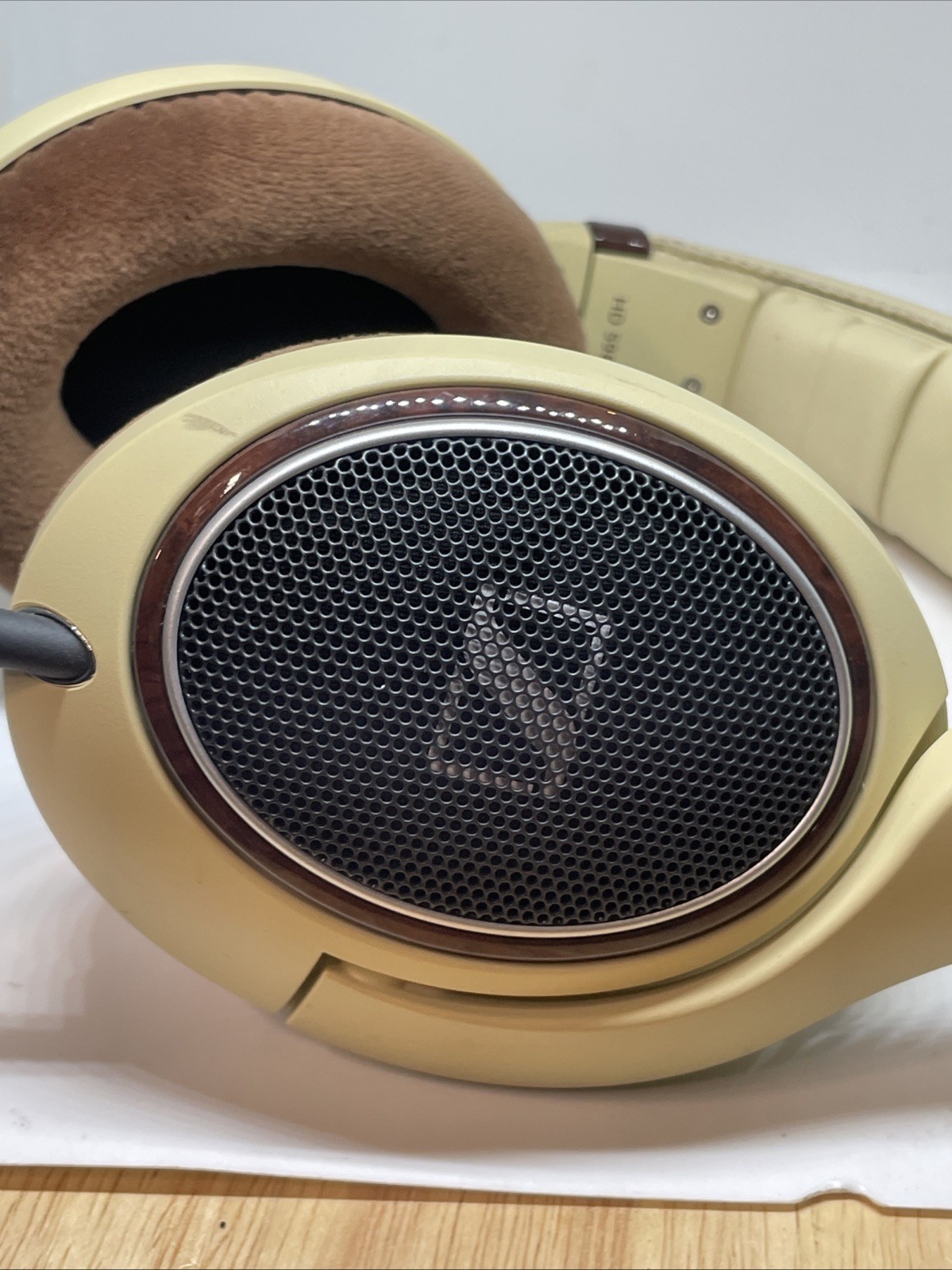 Sennheiser HD598 Over Ear Dynamic Open Back Headphones Excellent Condition