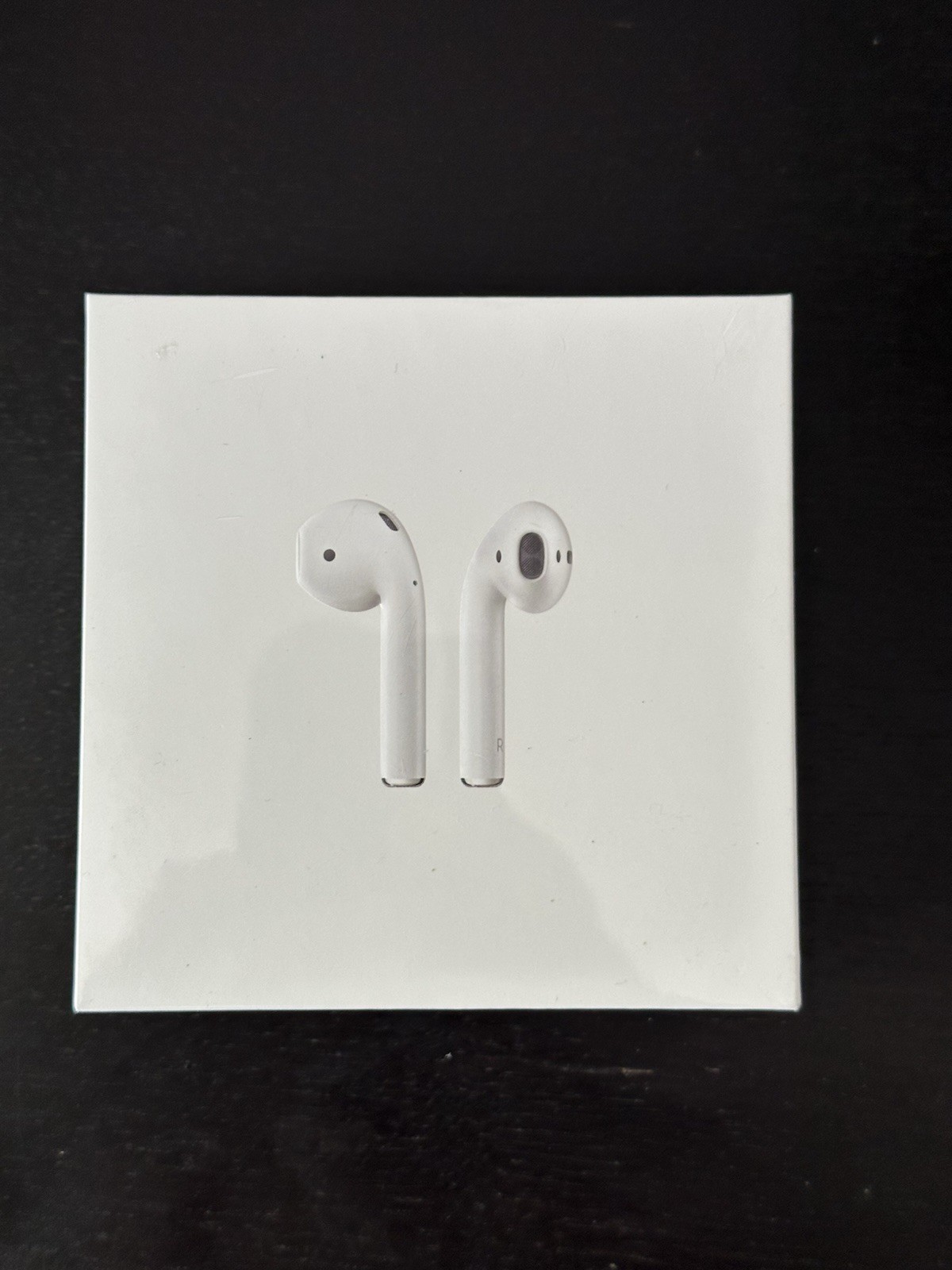 Apple AirPods w/ Charging Case White Bluetooth Built-In Mic Lightning MV7N2AM/A