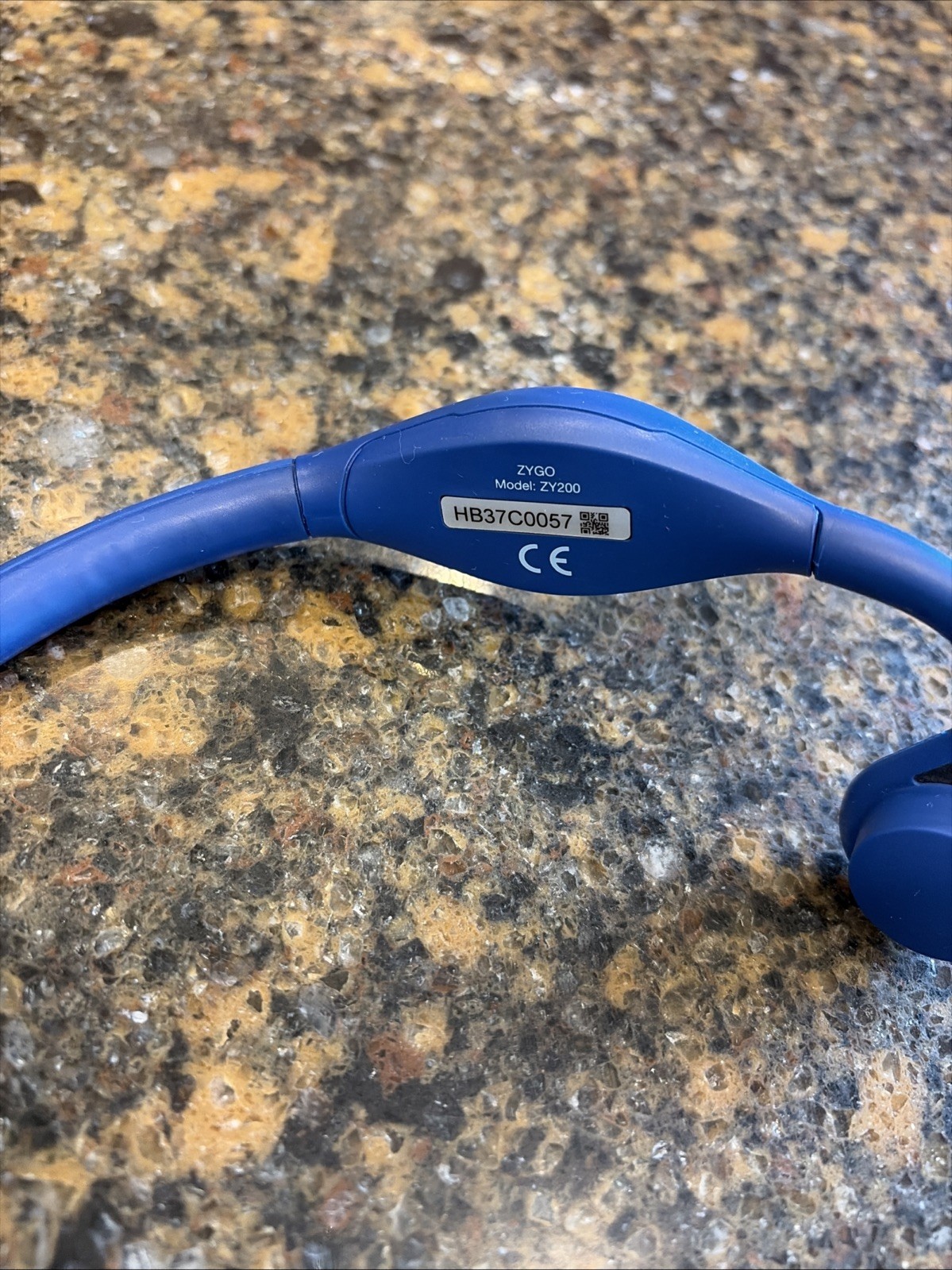 Zygo ZY100 Swimming Headphones With ZY200 Transmitter & Charging Case