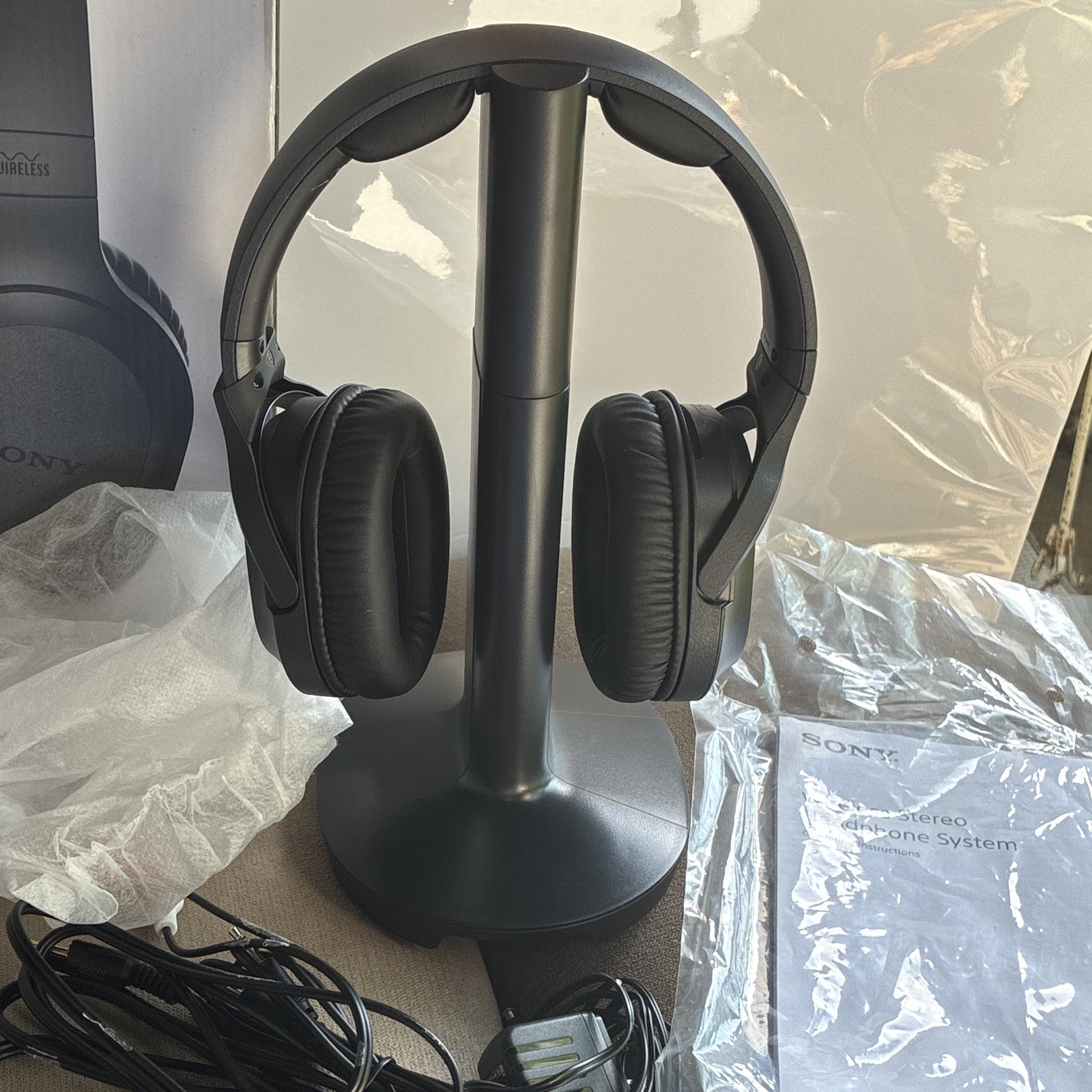 Sony WH-RF400 RF Wireless UHF TV Stereo Headphones Black w/ Stand + Adapter