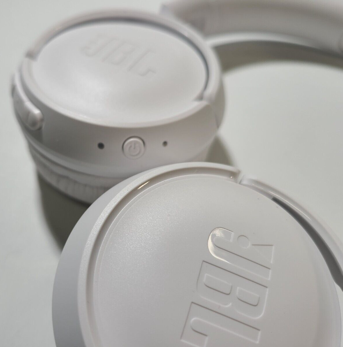 JBL (JBLT520BTWHTAM) Tune 520BT Wireless On-ear Headphones, White