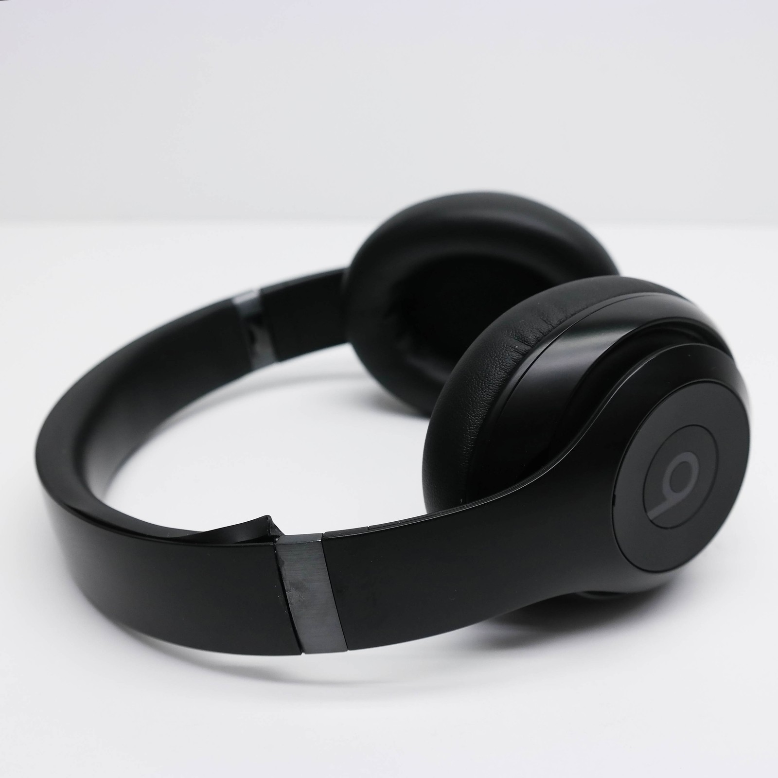 Beats by Dr. Dre Studio Pro Over Ear Headphones MQTP3LL/A Black READ